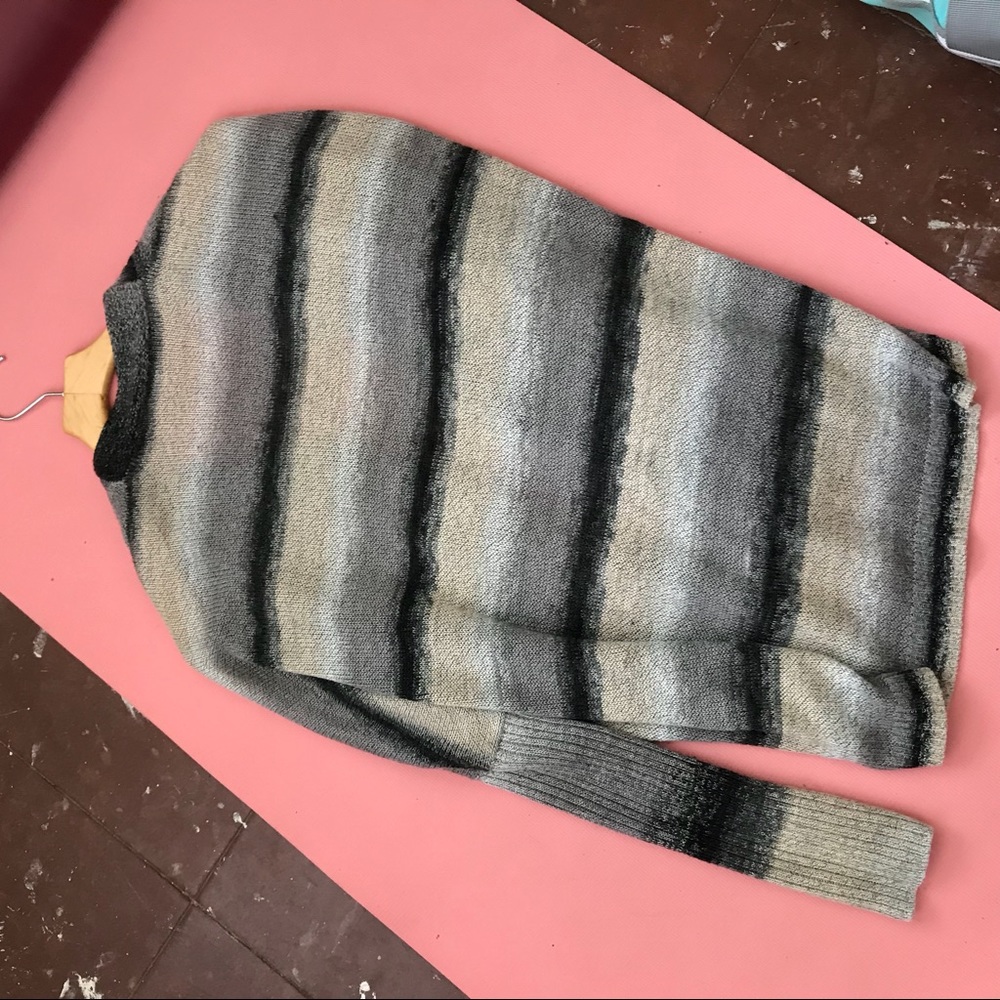 Artsy Pattern Sweater - Picture 4 of 4